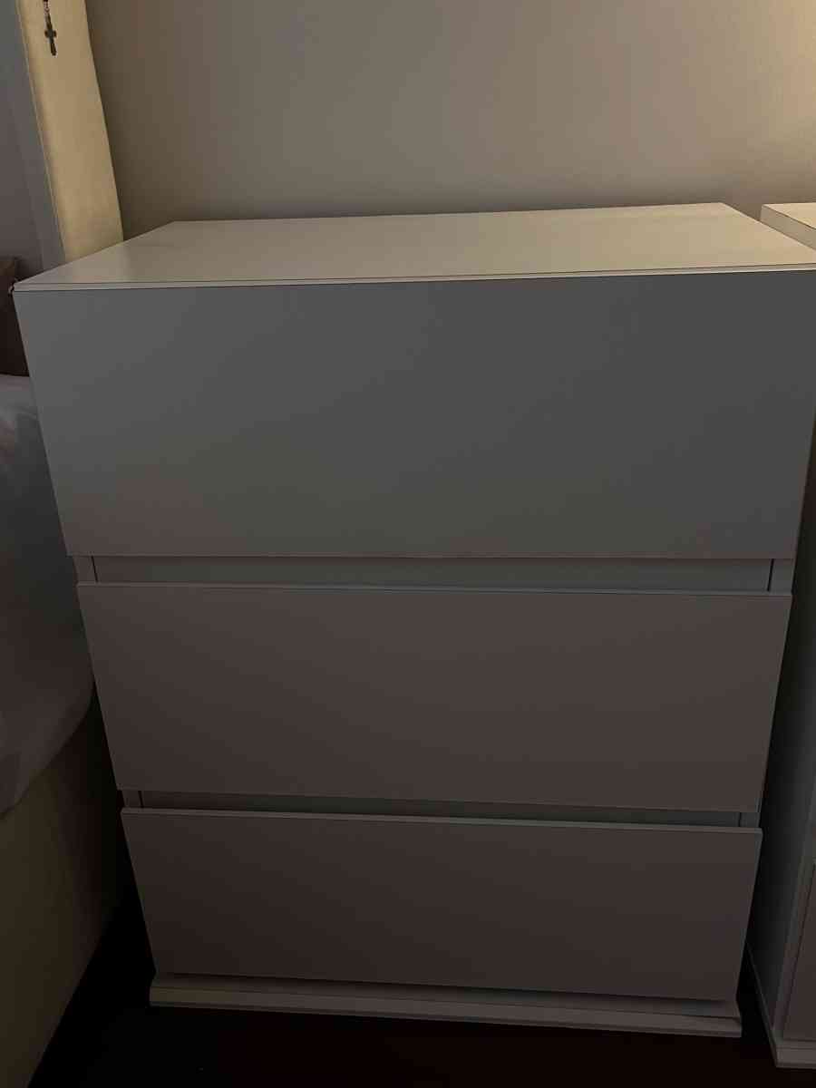 nightstand - Pompano Beach, Florida - FleaMarketBay