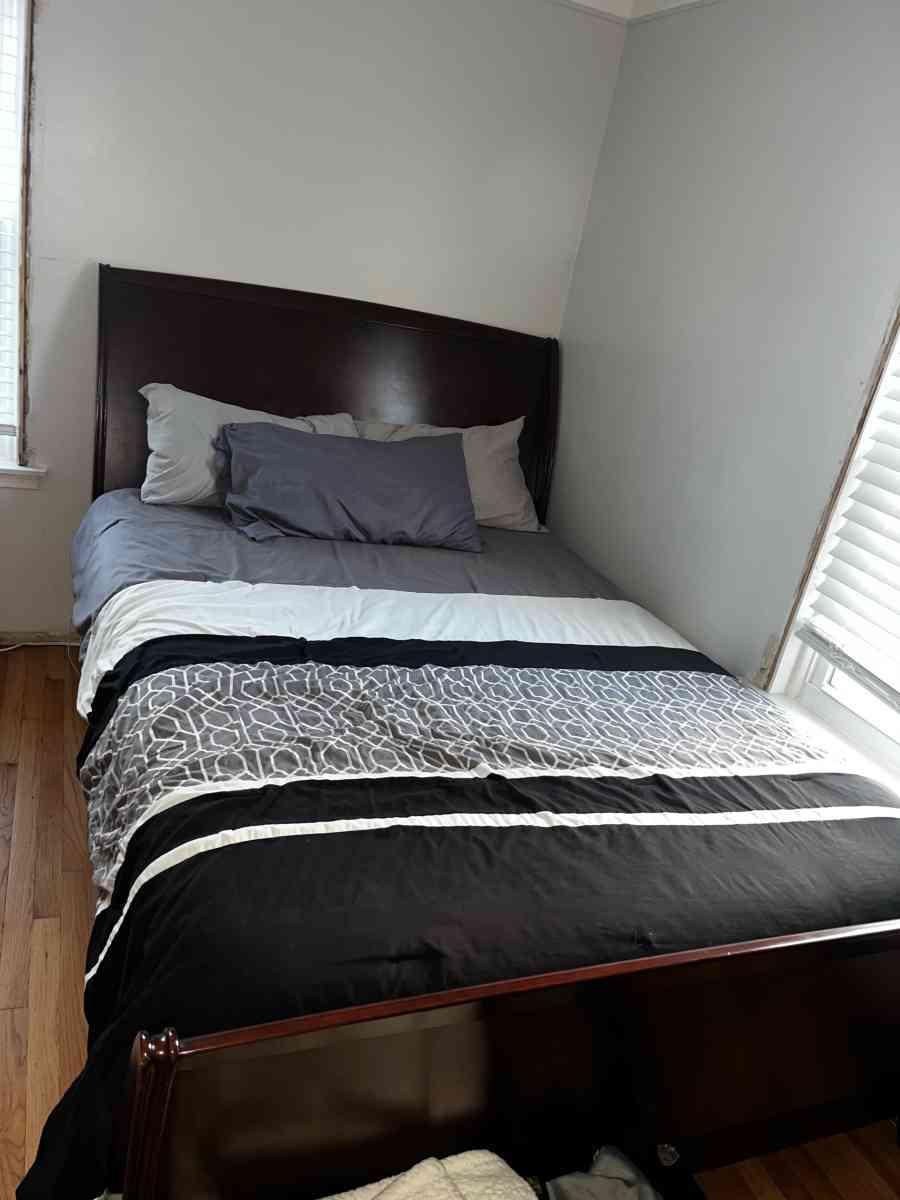 sleigh queen bed - Newport, Michigan