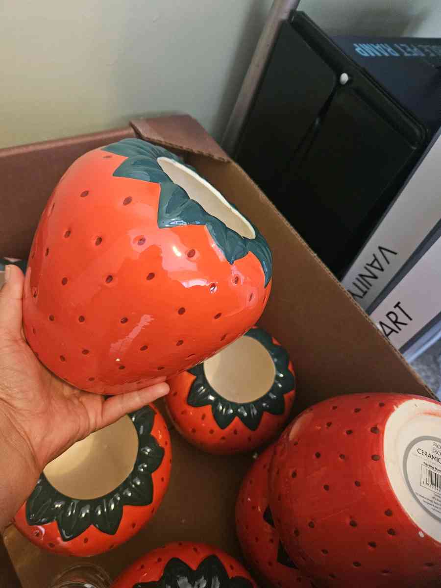 floreros strawberryshaped - Hollywood, Florida - FleaMarketBay