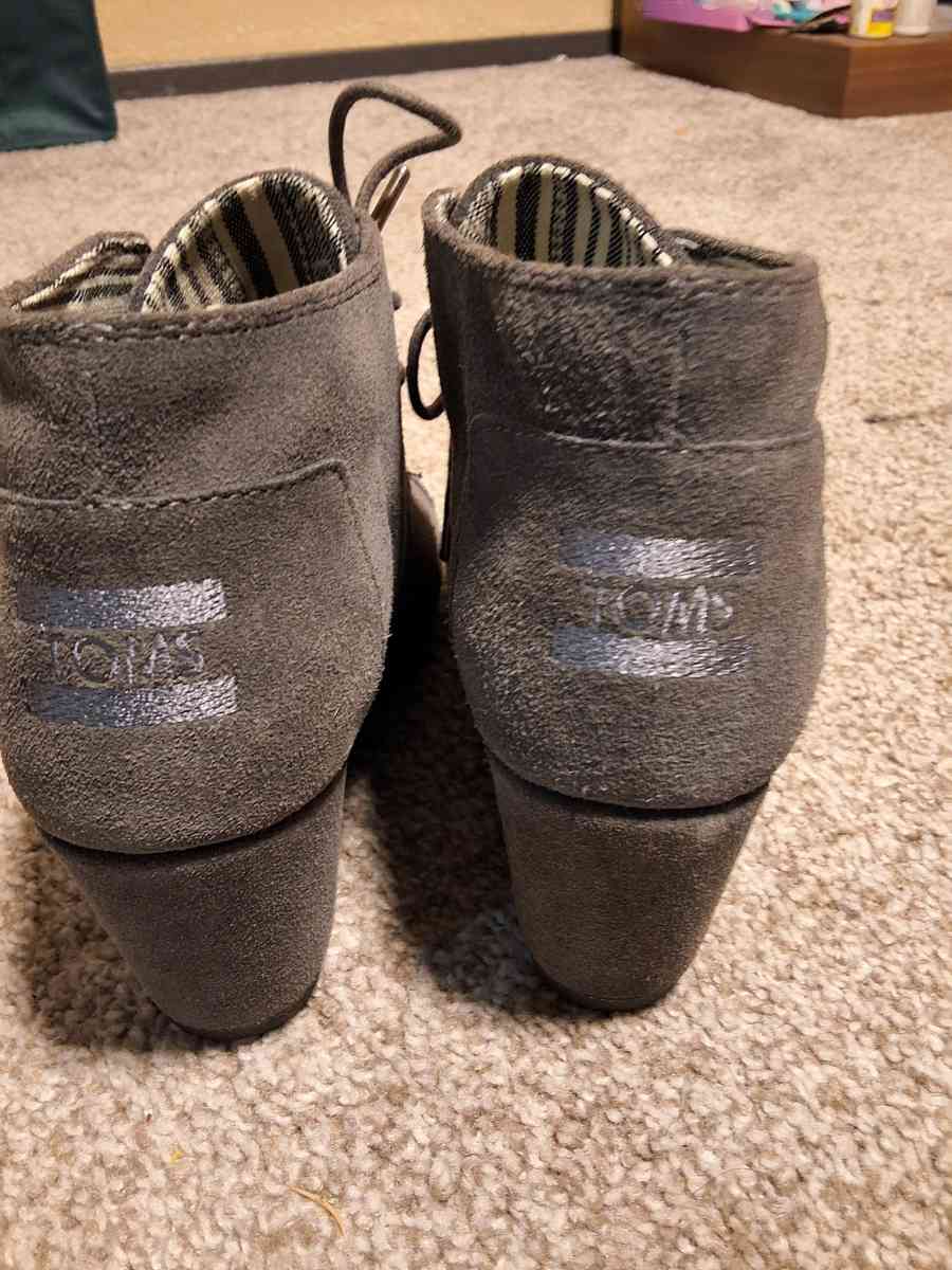 2pairs of womens shoes - Seattle, Washington - FleaMarketBay