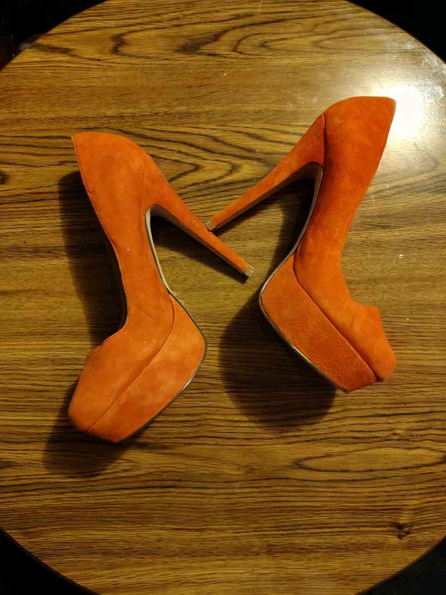 orange heels - Elgin, Illinois - FleaMarketBay