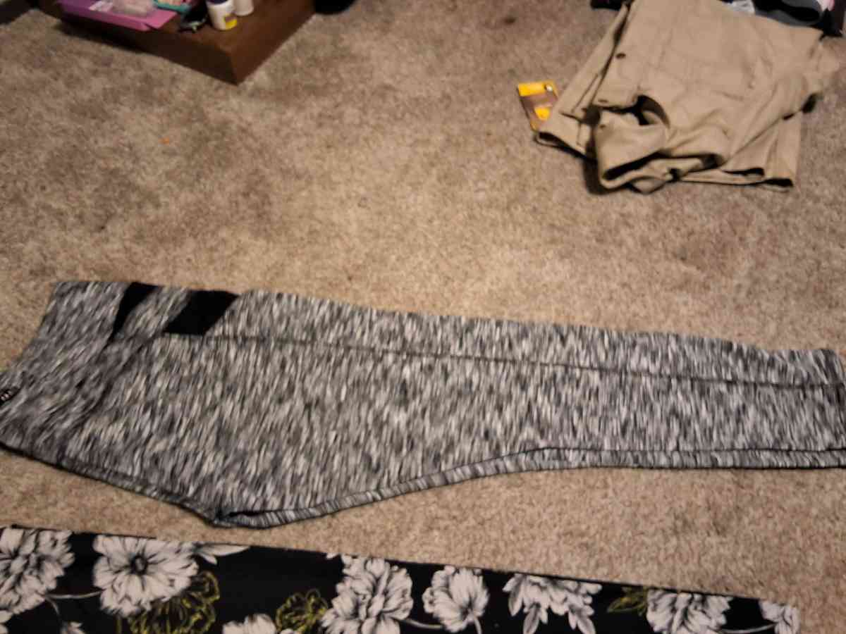 yoga pants - Seattle, Washington - FleaMarketBay