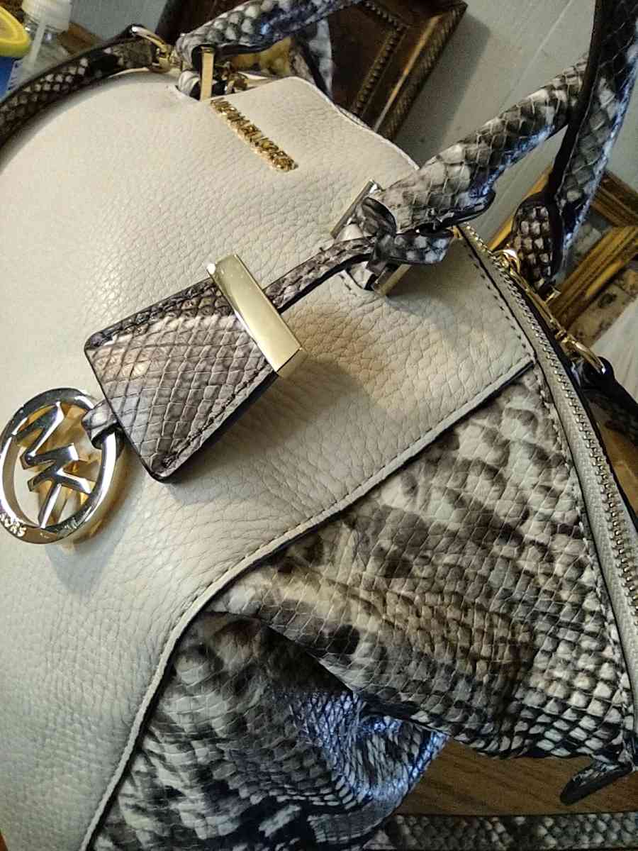 Michael Kors Preowned Dome Satchel White  Python large - Tulsa, Oklahoma - FleaMarketBay