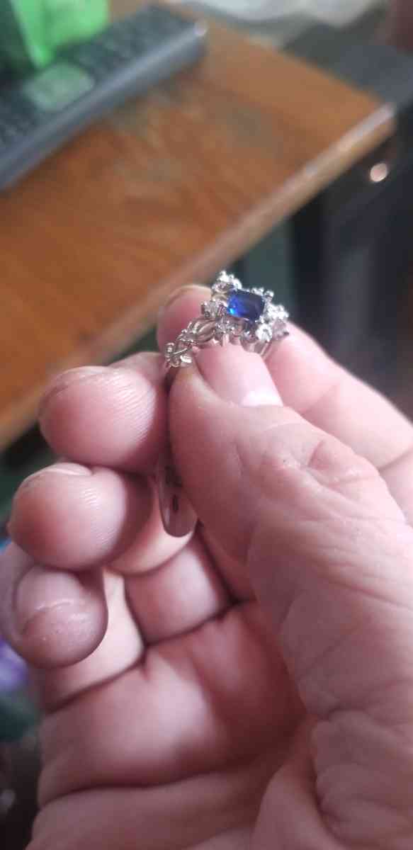 Blue Sapphire Ring - Hudson, New Hampshire - FleaMarketBay