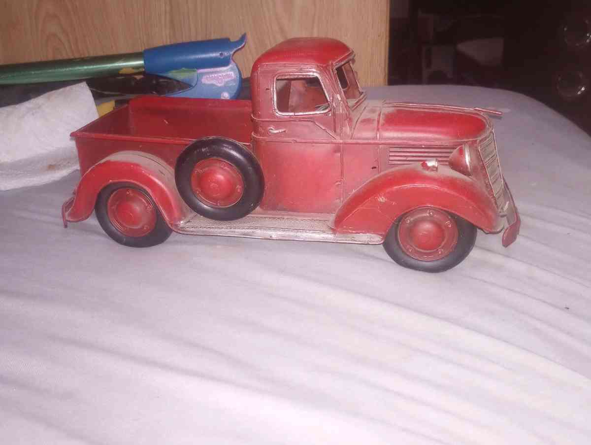 vintage Red Metal Trucks - Ogden, Utah - FleaMarketBay