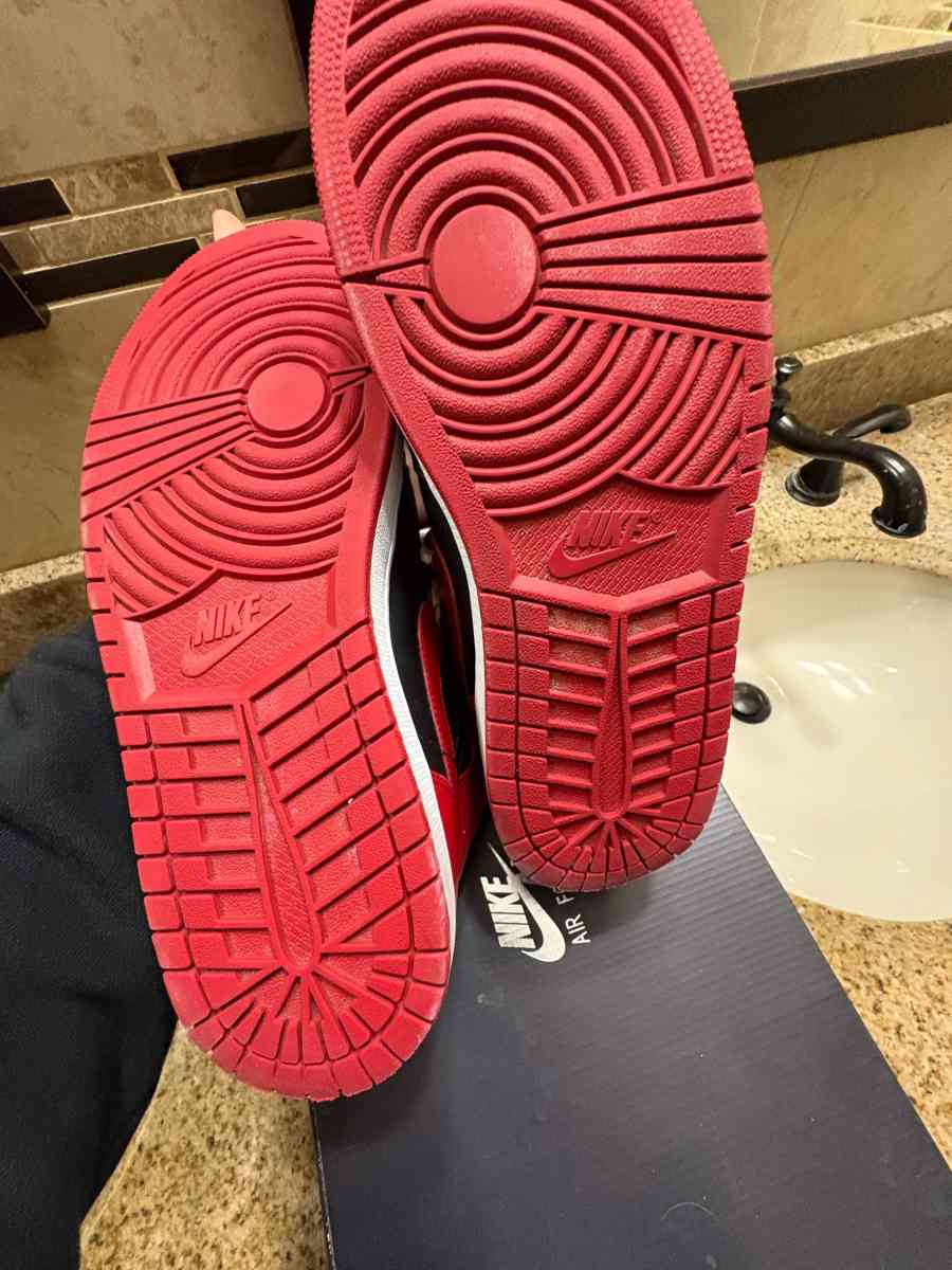 Jordan 1s banned - Central Islip, New York - FleaMarketBay