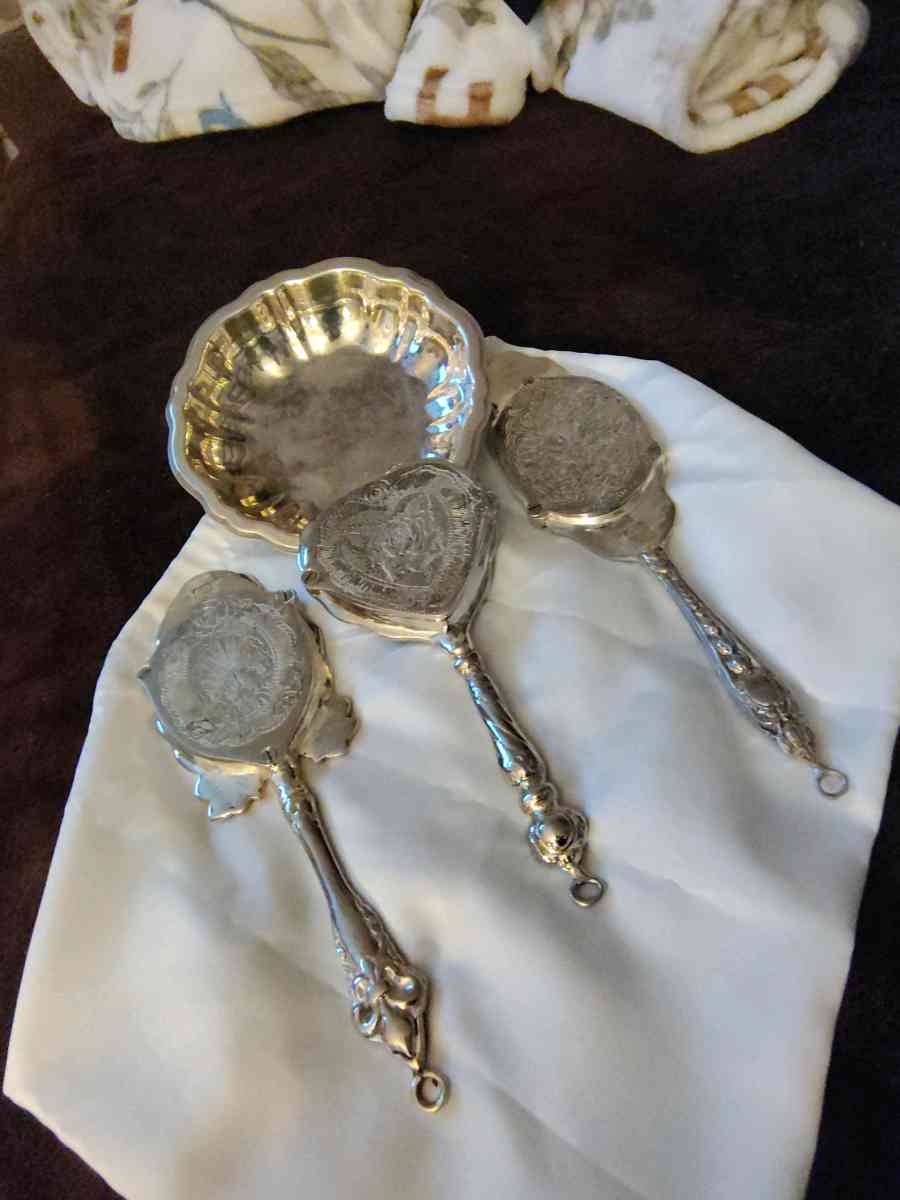 vintage handheld mirrors made by twos company and a bowl - Arab, Alabama - FleaMarketBay