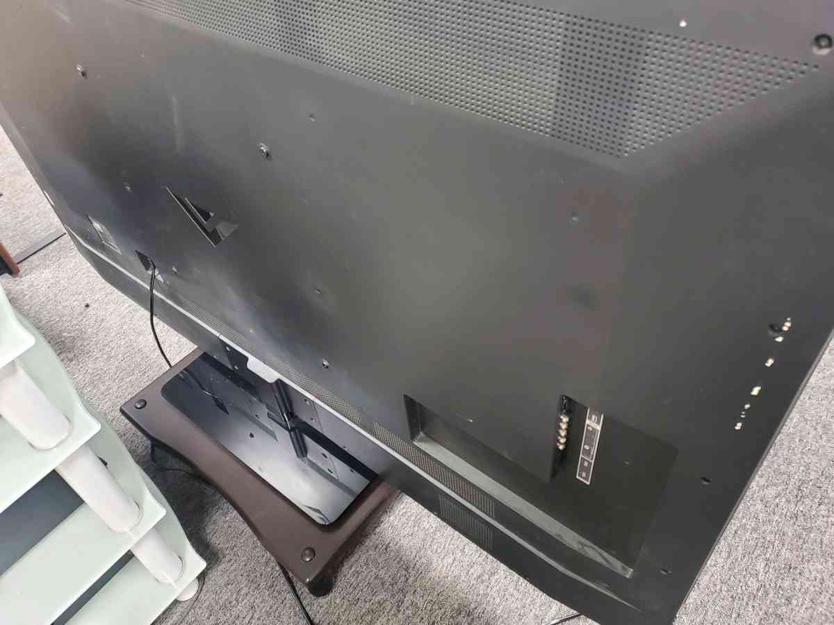 Vizio 70inch TV - Oak Grove, Missouri - FleaMarketBay