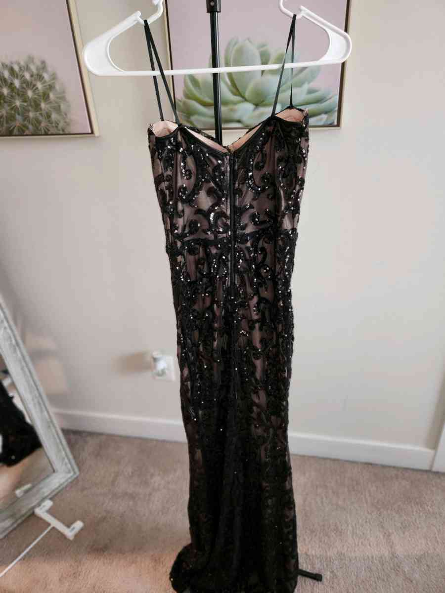 Windsor strapless sequin gown - Waldorf, Maryland - FleaMarketBay