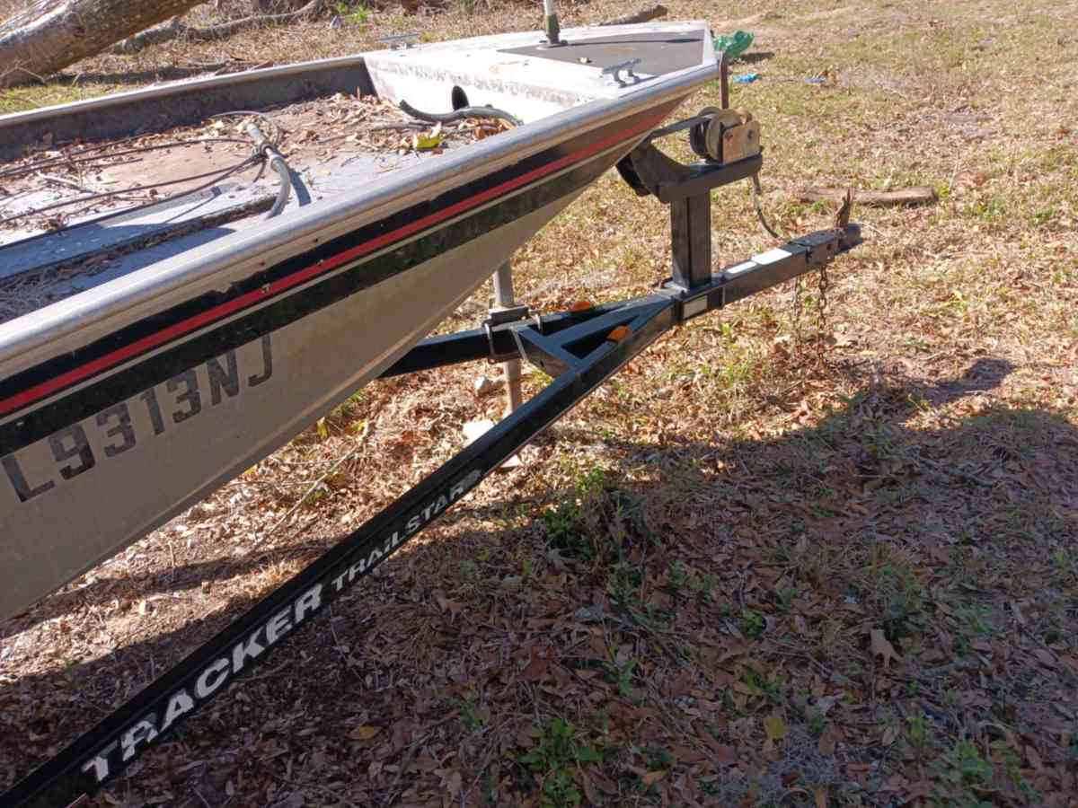 2006 bass tracker boat and tralier 300 or best offer - Suwannee, Florida - FleaMarketBay