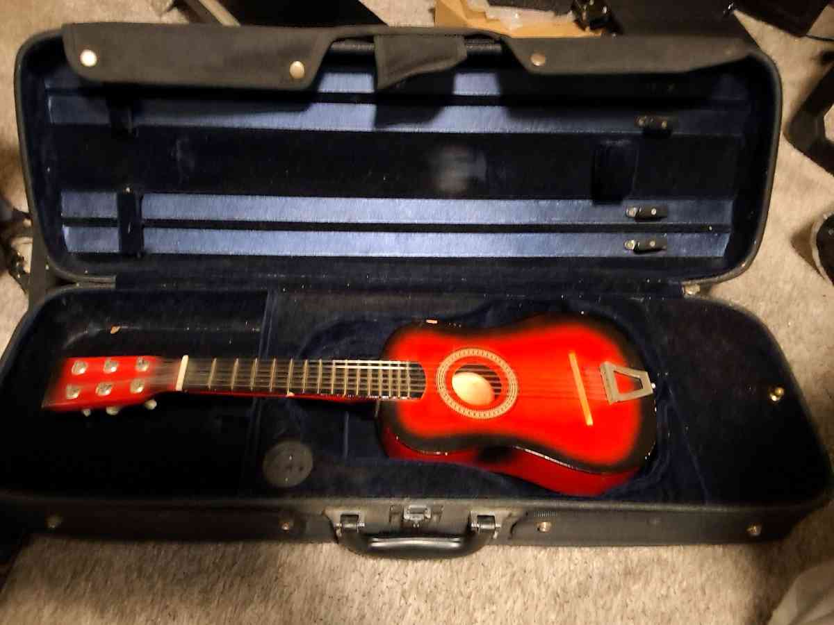 cutest tiny guitar case playable - Seattle, Washington - FleaMarketBay
