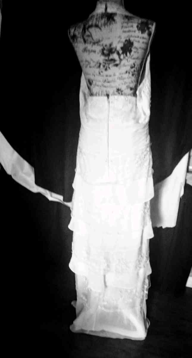 wedding dress - Ranson, West Virginia - FleaMarketBay