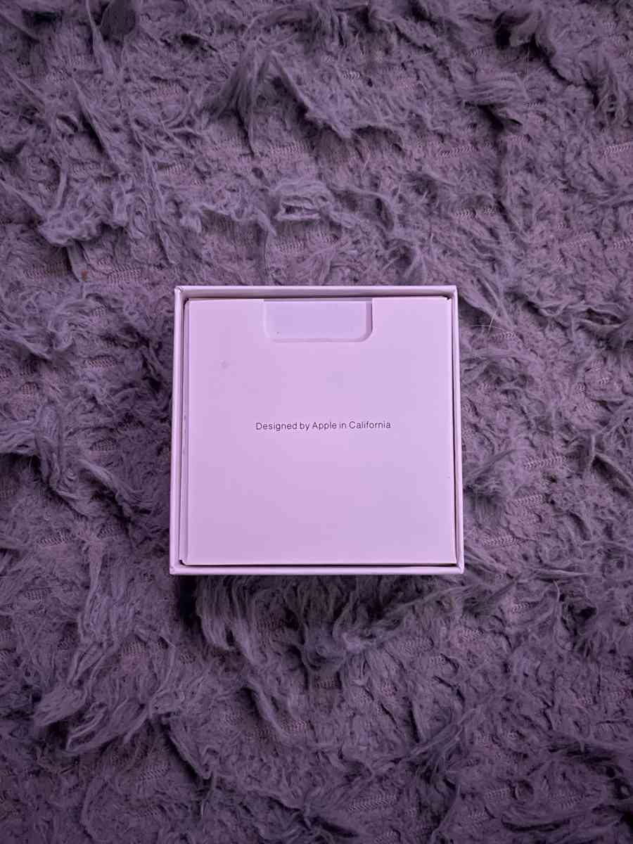 apple airpods gen 1 ready to ship - Muskegon, Michigan - FleaMarketBay