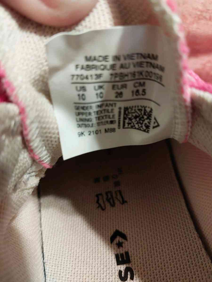 Girls Converse Allstar Chuck Taylors - Effingham, South Carolina - FleaMarketBay