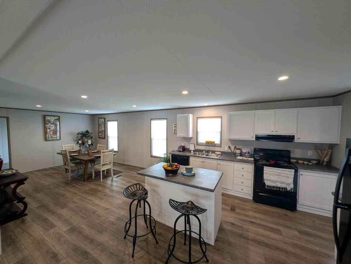 2025 Doublewide with 4 Bedroom and 2 Bathrooms - New Braunfels, Texas - FleaMarketBay