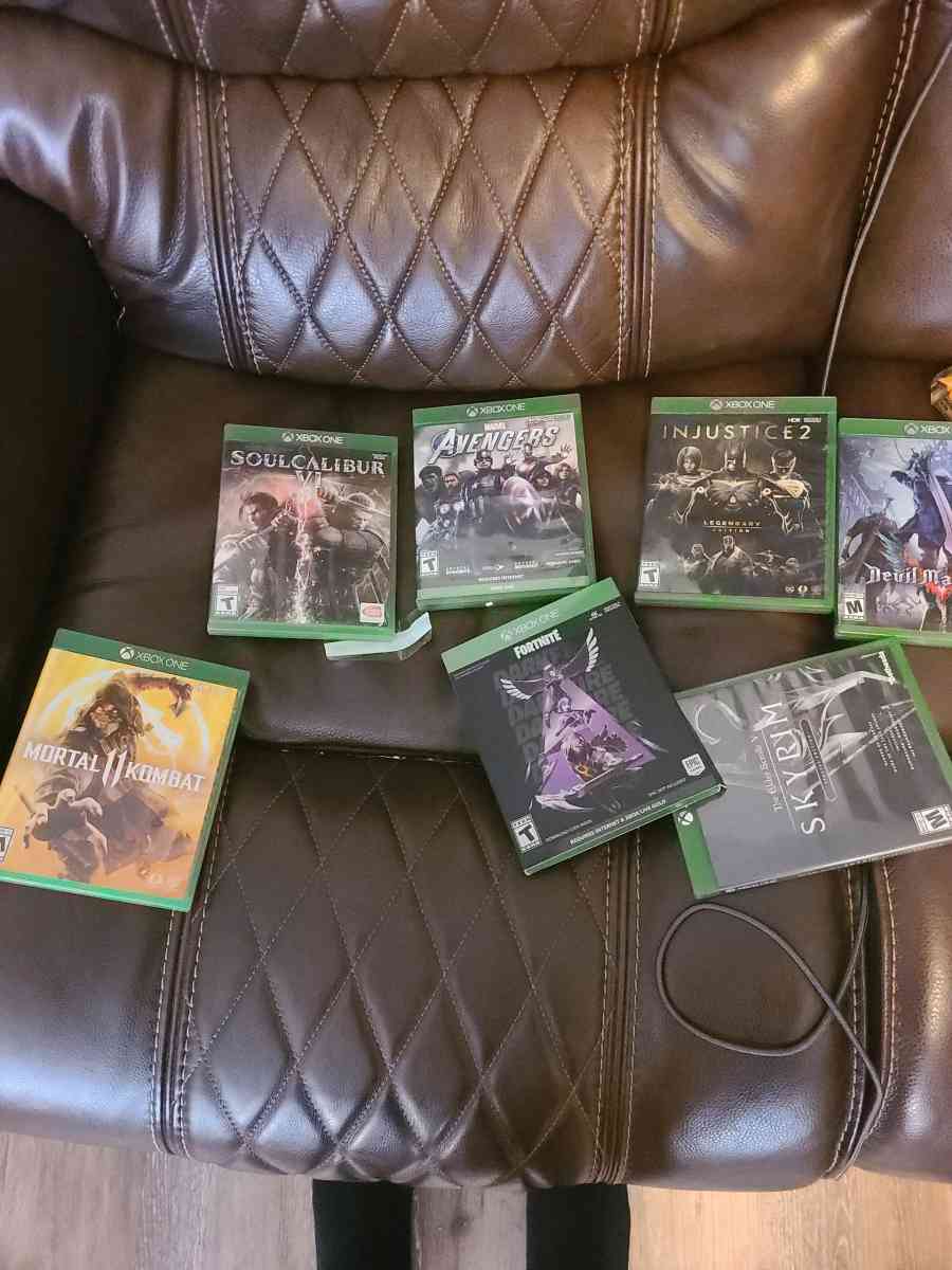 Xbox one with controller and games - Olive Branch, Mississippi - FleaMarketBay