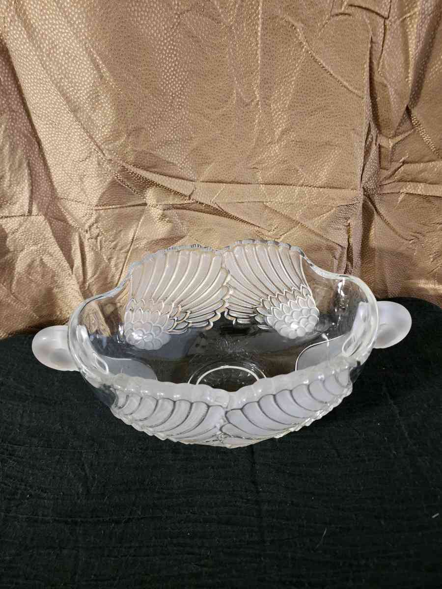 Frosted crystal swan bowl - Knoxville, Tennessee - FleaMarketBay