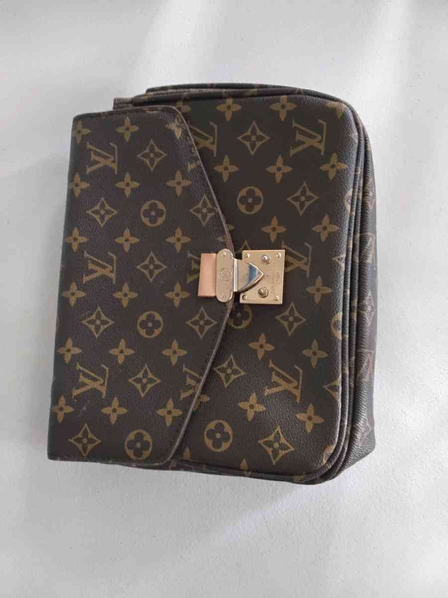 luis Vuitton handbag Crossbody - Ware, Massachusetts