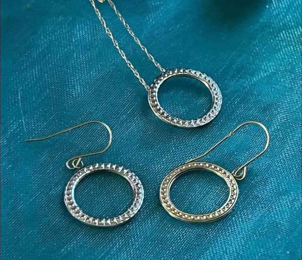 10K Gold Circle Pendant And  Earrings - Phelan, California - FleaMarketBay