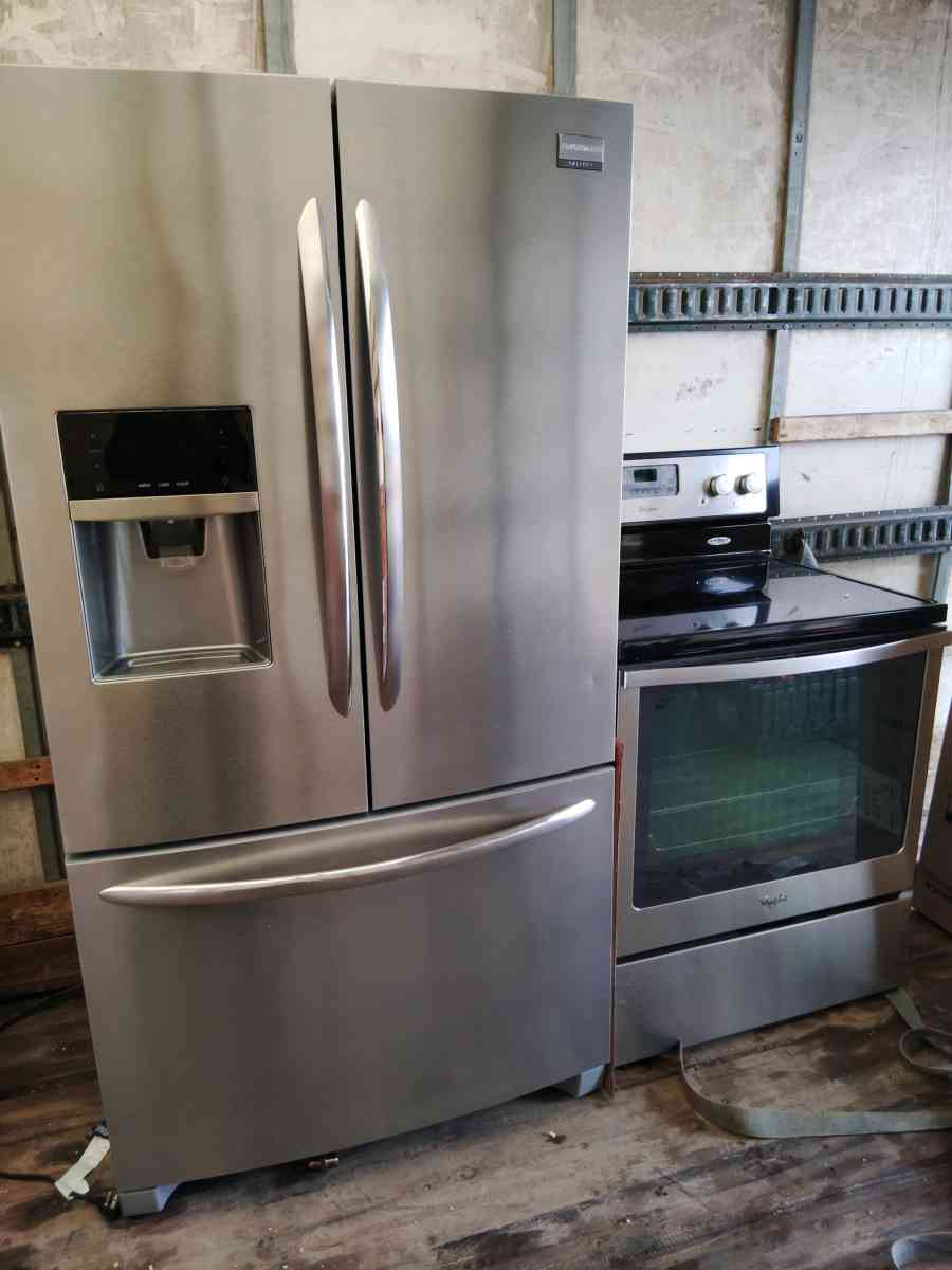 refrigerator and stove - Dearborn Heights, Michigan - FleaMarketBay