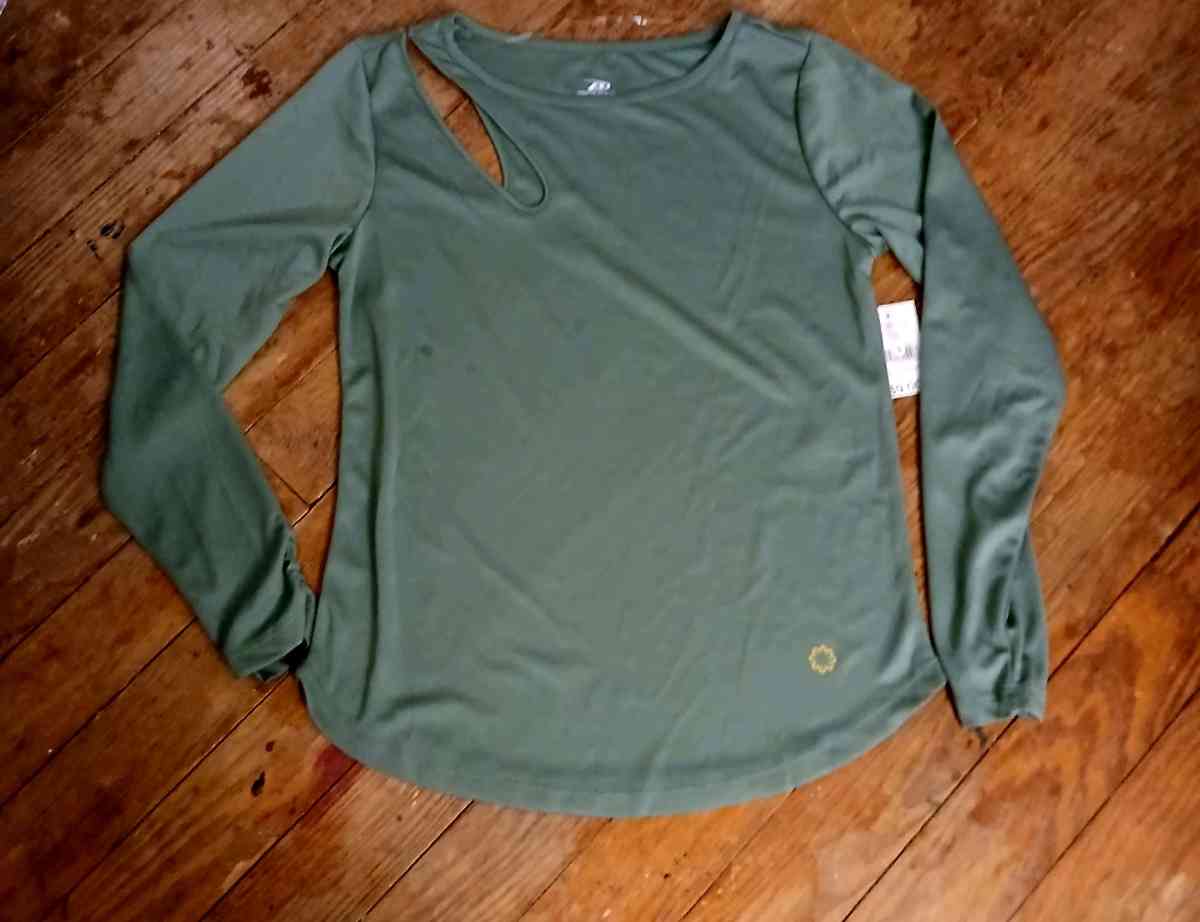 Pro players sz Medium NWT - Advent, West Virginia