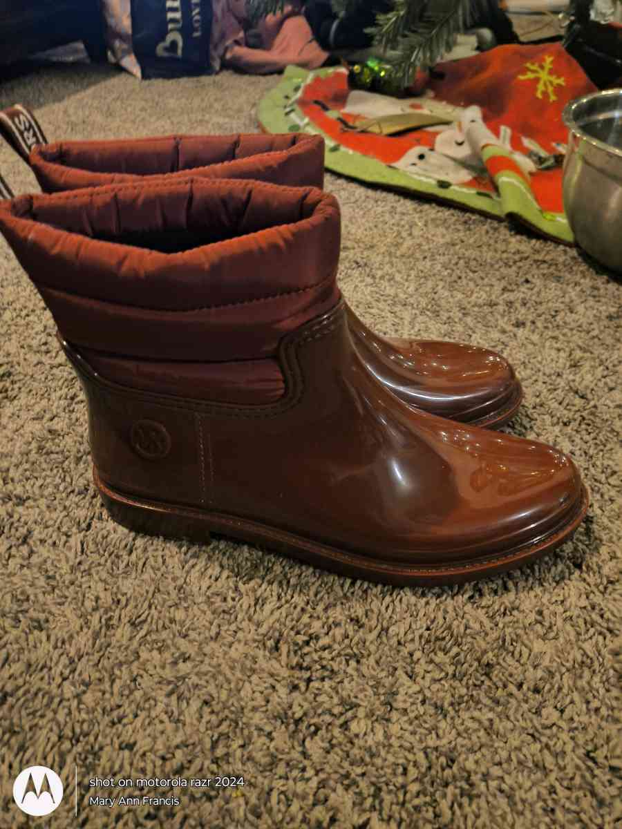 MK Waterproof Boots Red - Council Bluffs, Iowa - FleaMarketBay