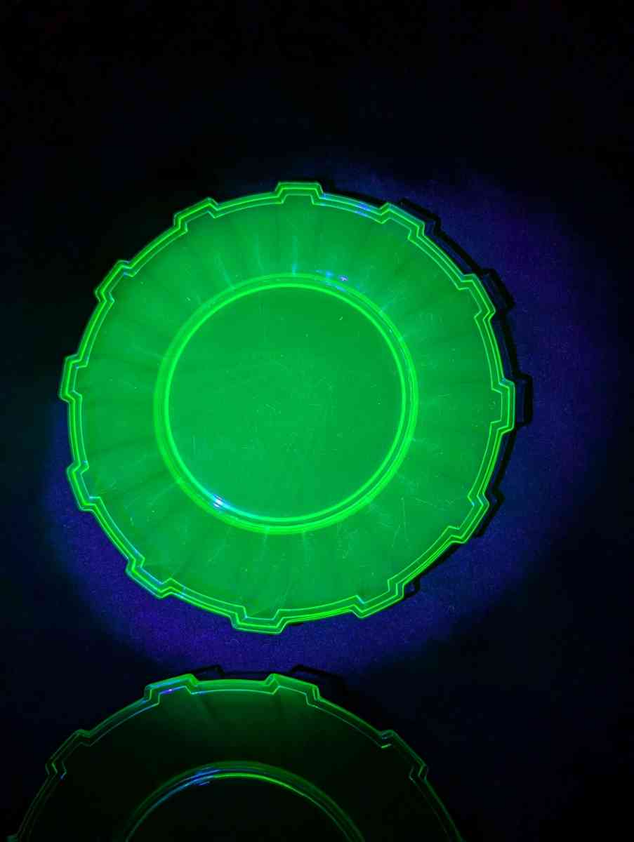 Rare Vintage Uranium glass Wagon Wheel set of plates - Ashtabula, Ohio - FleaMarketBay