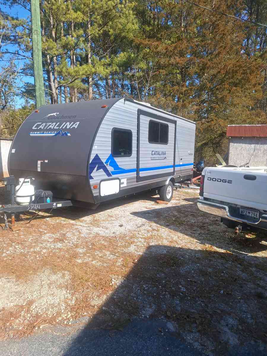 Catalina camper with bunkbeds slidout boughtit new use 3 tim - Clemson, South Carolina