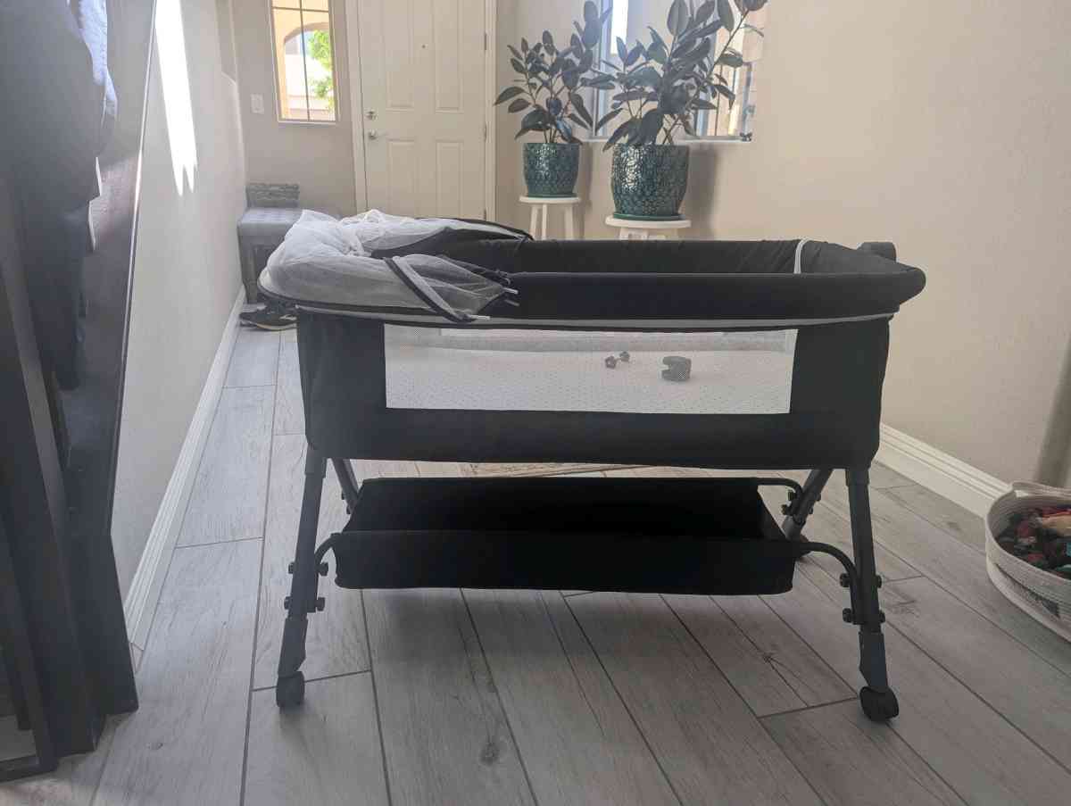 Multifunctional Baby Bassinet - Las Vegas, Nevada - FleaMarketBay