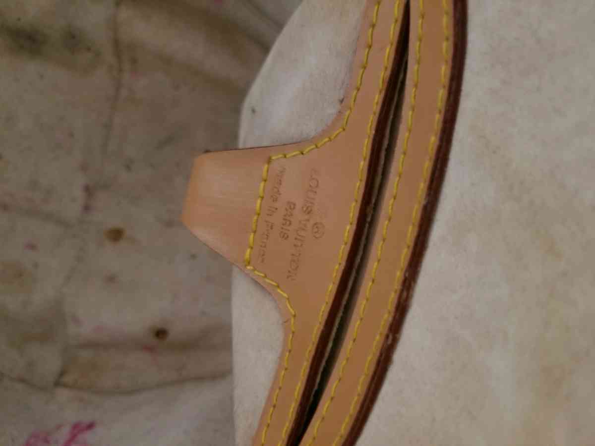 Louis Vuitton purse - Kansas City, Missouri