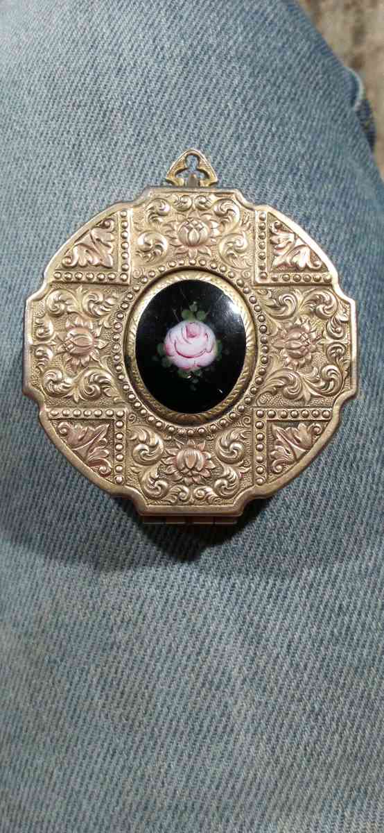 Estee Lauder vintage perfume compact - Lexington, North Carolina - FleaMarketBay