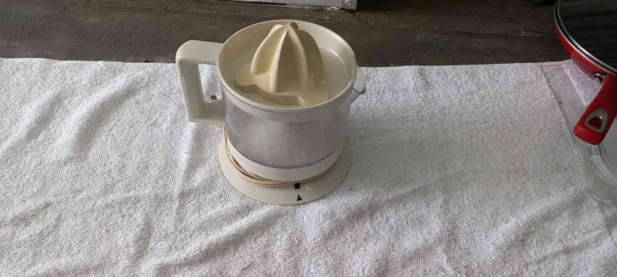 an orange juice maker - Alhambra, California - FleaMarketBay