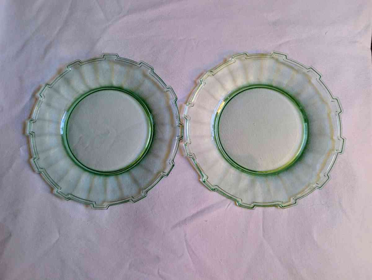 Rare Vintage Uranium glass Wagon Wheel set of plates - Ashtabula, Ohio - FleaMarketBay