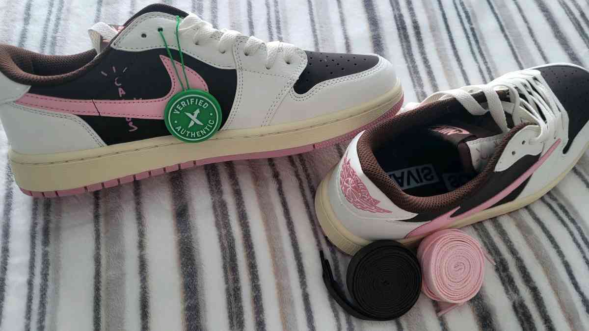 Jordan 1 low travis scotts - Naples, Florida - FleaMarketBay