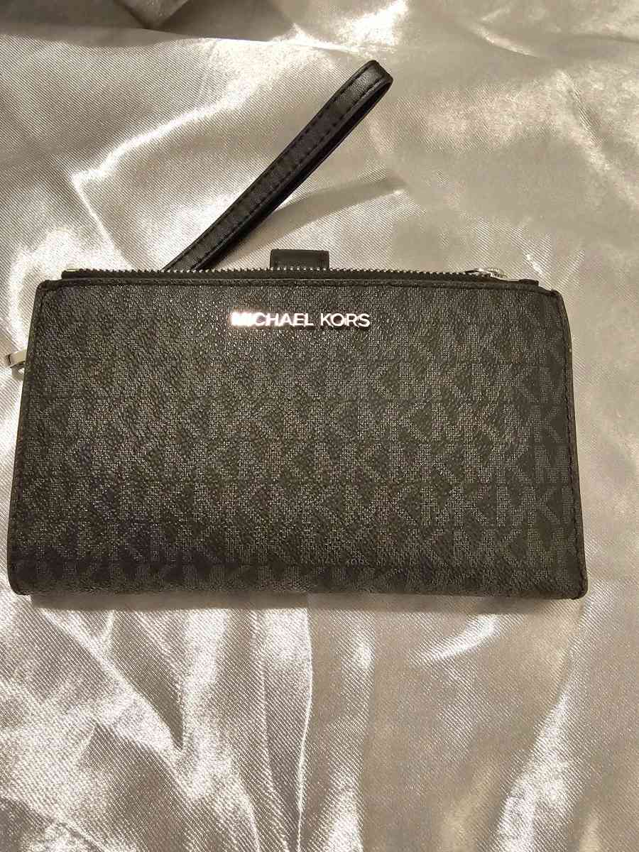 Michael kors purse with matching wallet - Peachtree City, Georgia