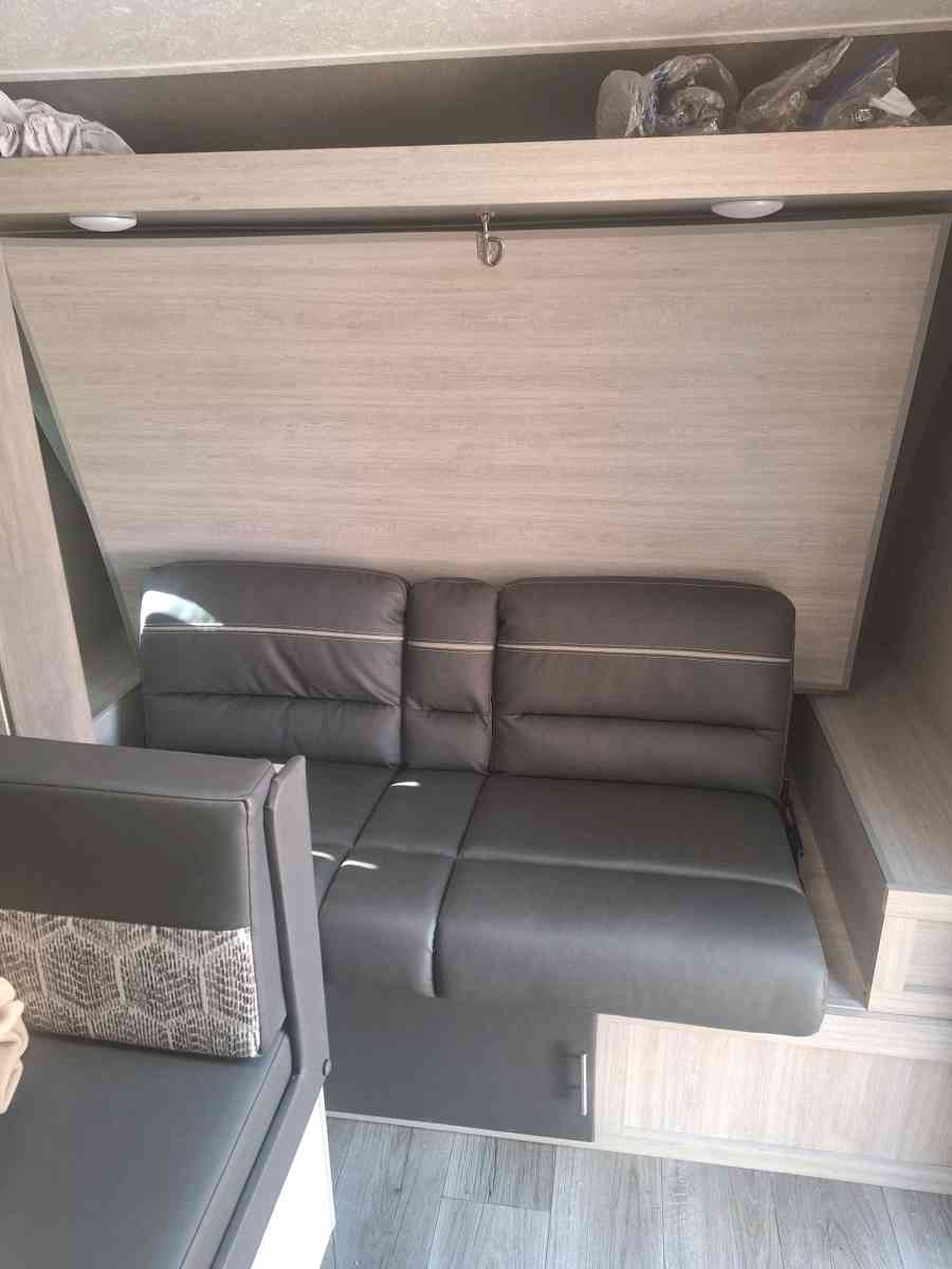 Catalina camper with bunkbeds slidout boughtit new use 3 tim - Clemson, South Carolina - FleaMarketBay