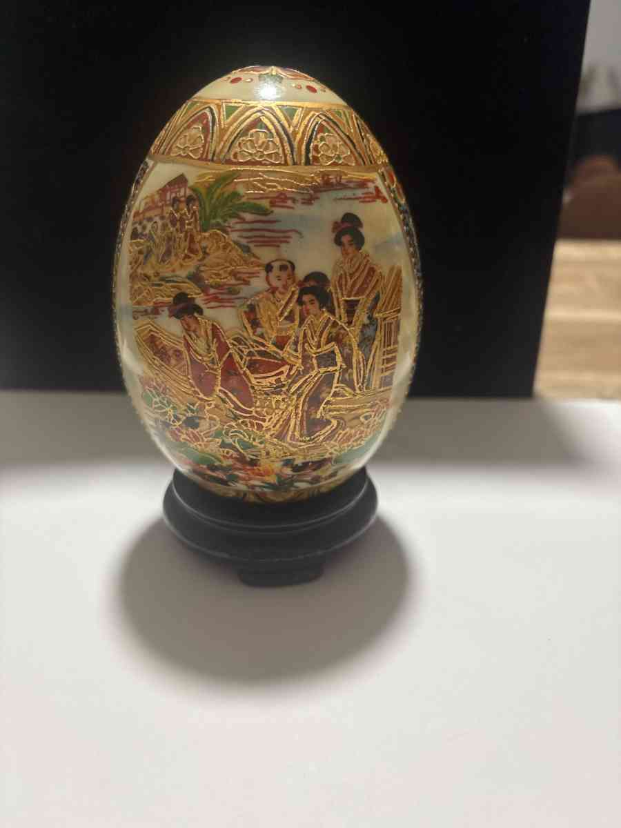 Chinese porcelain egg - Cameron, Texas - FleaMarketBay