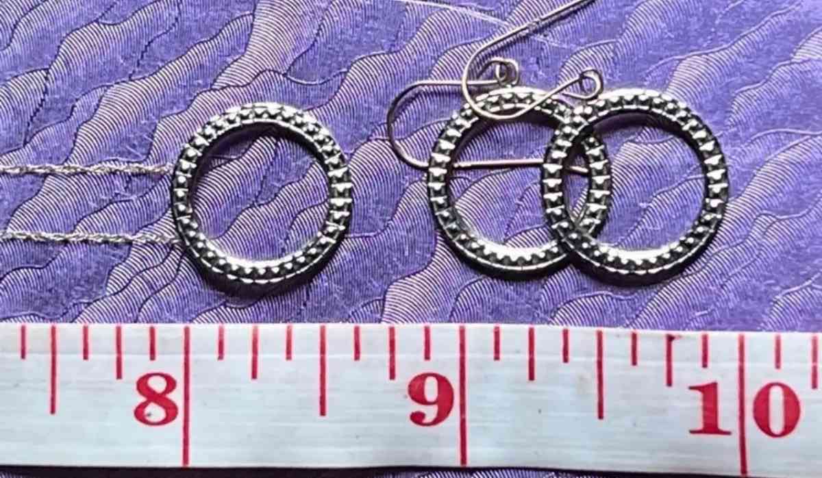 10K Gold Circle Pendant And  Earrings - Phelan, California - FleaMarketBay