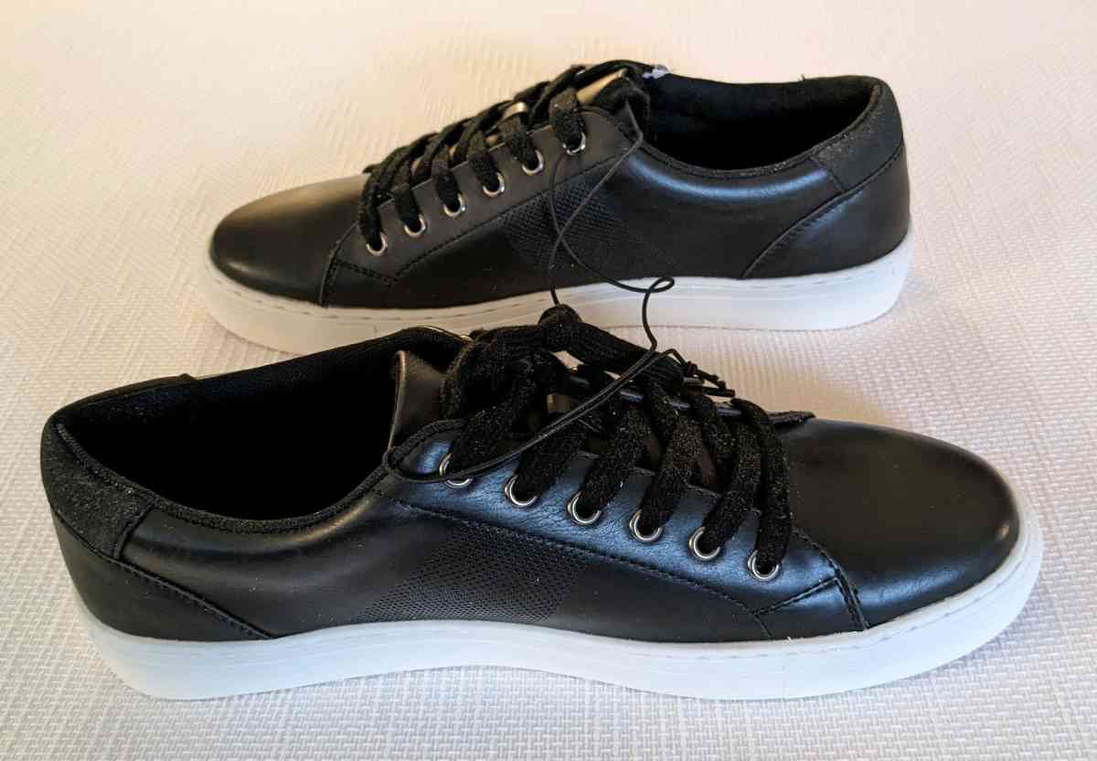 Stylus Snickers - Staten Island, New York - FleaMarketBay