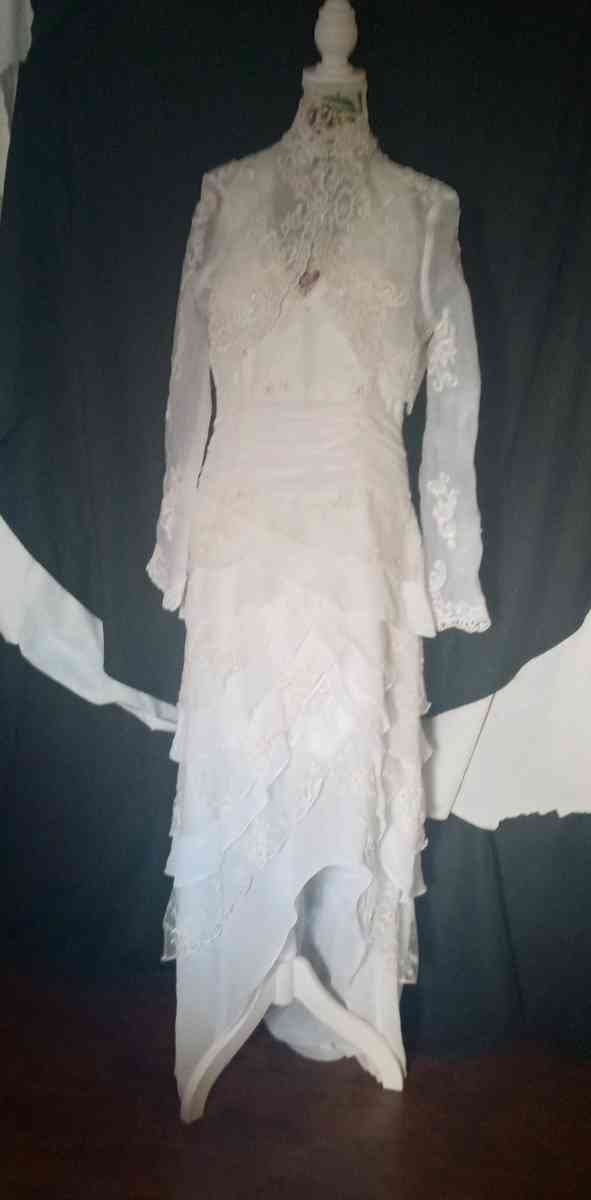 wedding dress - Ranson, West Virginia - FleaMarketBay