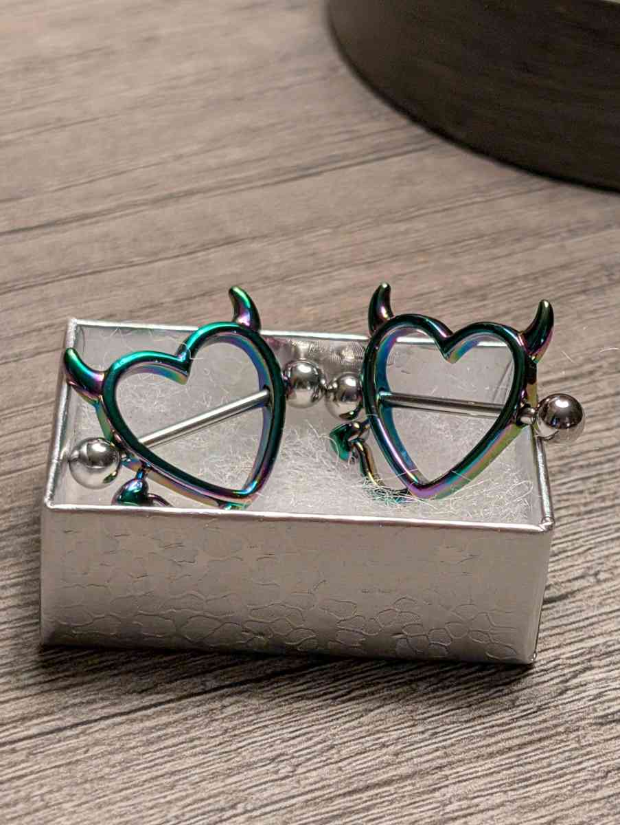 Ox Devil Hearts Nipple Ring Piercing Barbell set - Ashtabula, Ohio