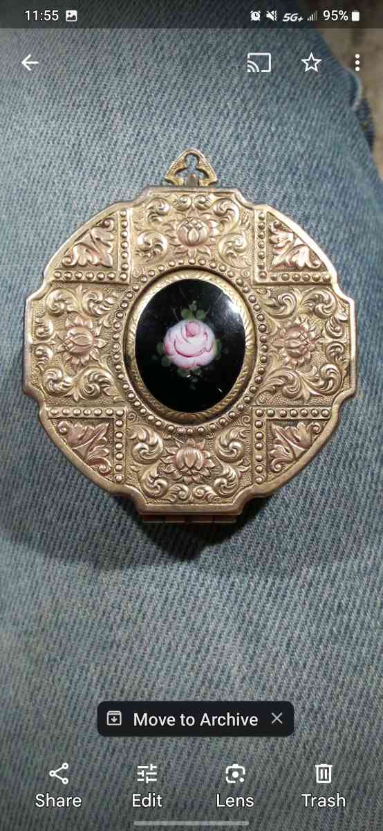 Estee Lauder vintage perfume compact - Lexington, North Carolina