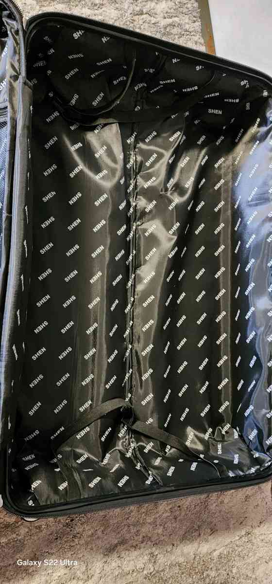 traveling suitcase - Port Richey, Florida - FleaMarketBay