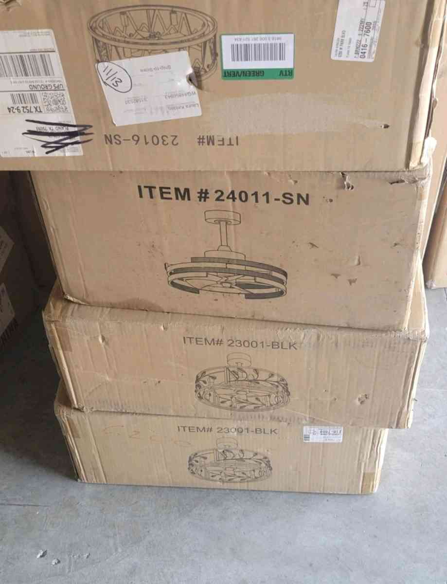 fans lights Give me offer for which one u want - Rancho Cordova, California - FleaMarketBay