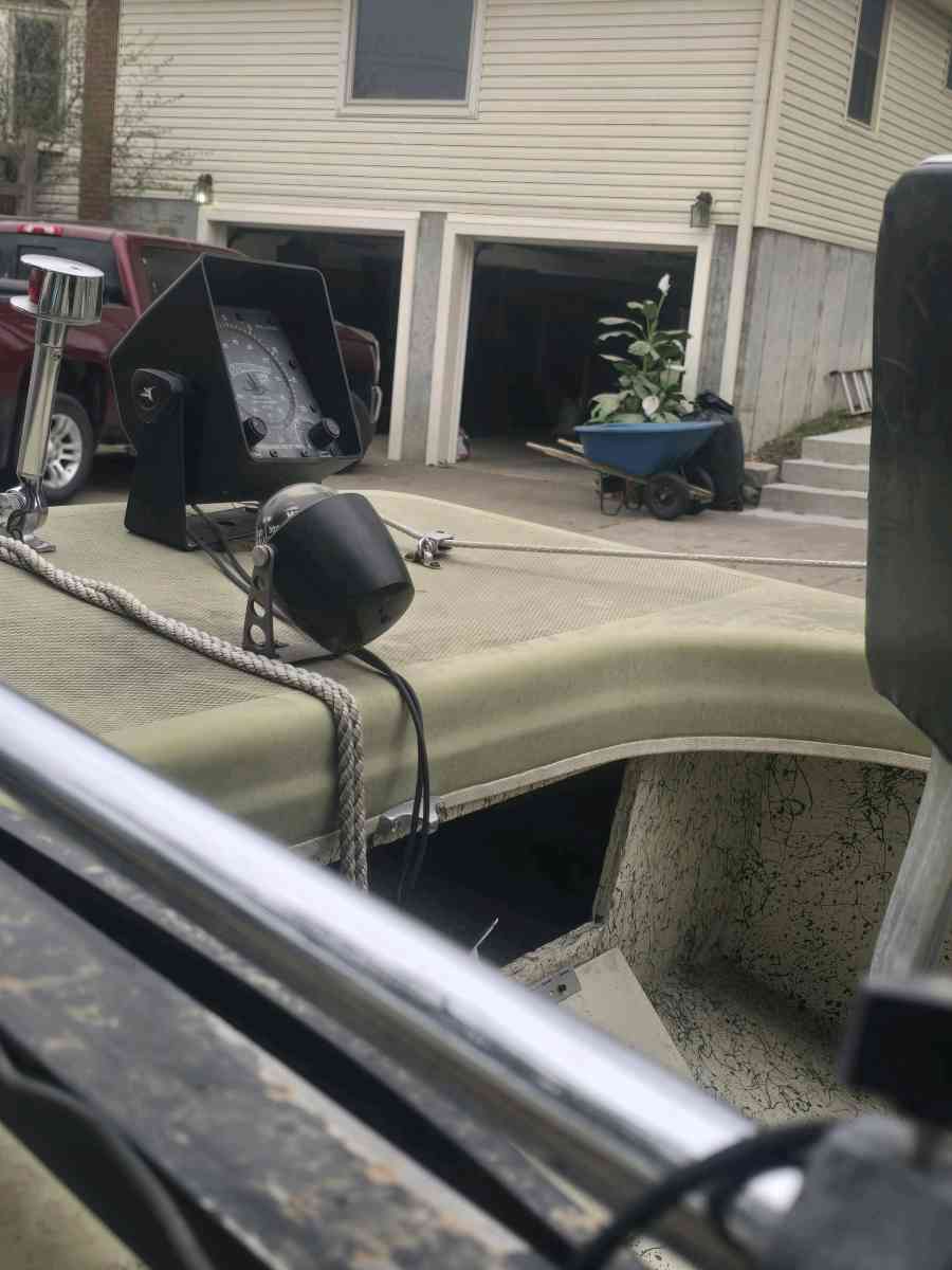 fishing boat - Lincoln, Nebraska - FleaMarketBay