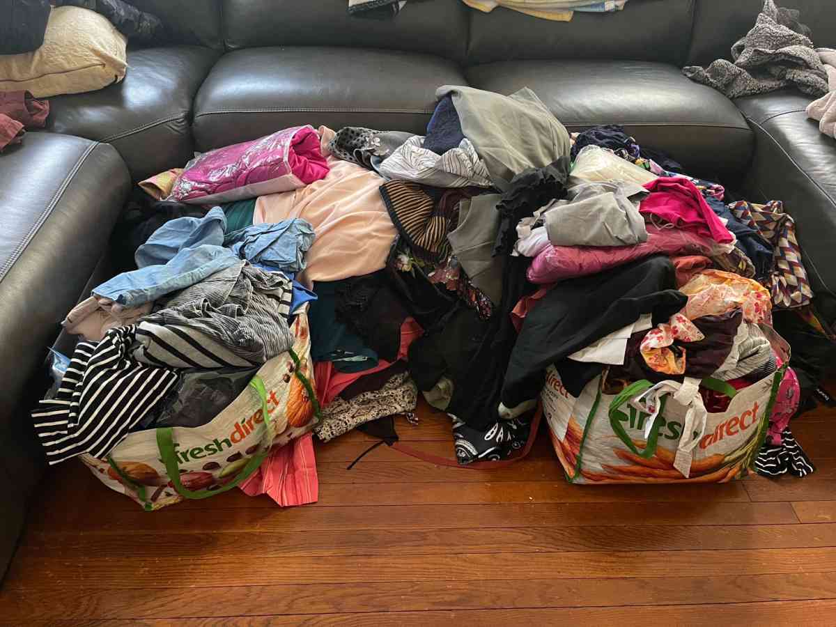 6 bags of womens dresses mixed sizes - Lyndhurst, New Jersey - FleaMarketBay