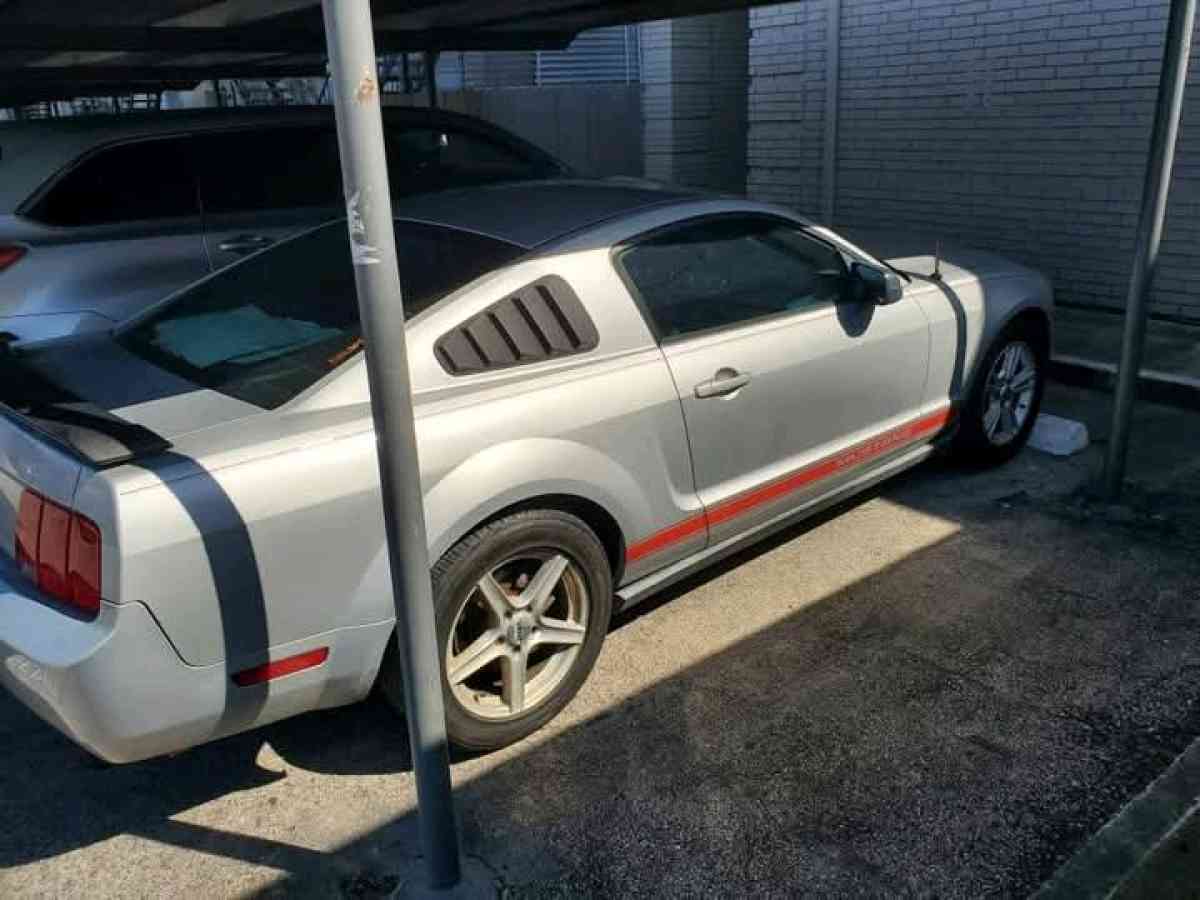 Ford Mustang 2005 standar - Houston, Texas - FleaMarketBay