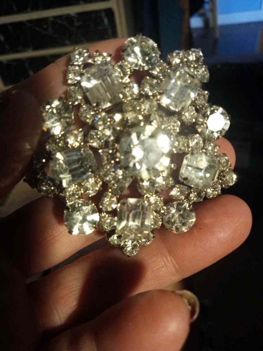 Beautiful LG Antique  Brooch - Advent, West Virginia