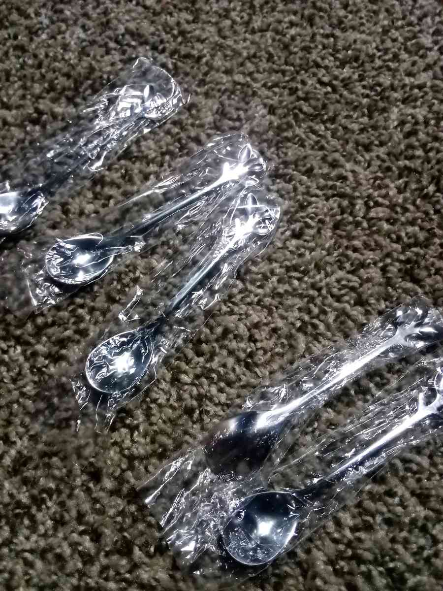 5 plant like tea spoons - Mc Minnville, Tennessee