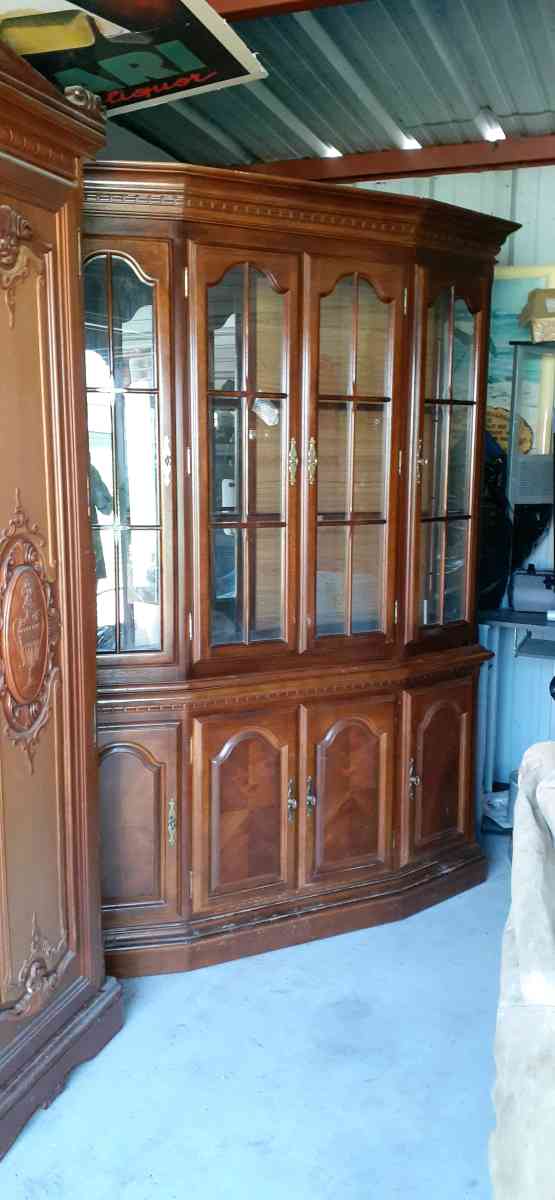 China Cabinet - Baytown, Texas - FleaMarketBay